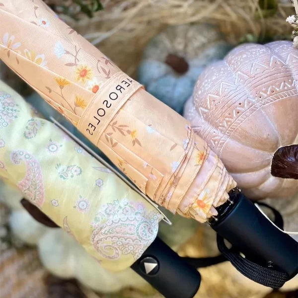 چتر زرد طرح دار Aerosoles