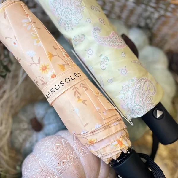 چتر زرد طرح دار Aerosoles