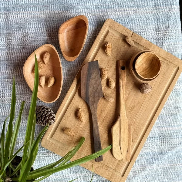 کفگیر سرکج چوبی چوتاش با رنگ گیاهی