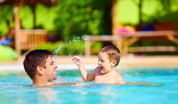 تاثیر یو وی بر پوست هنگام شنا کردن